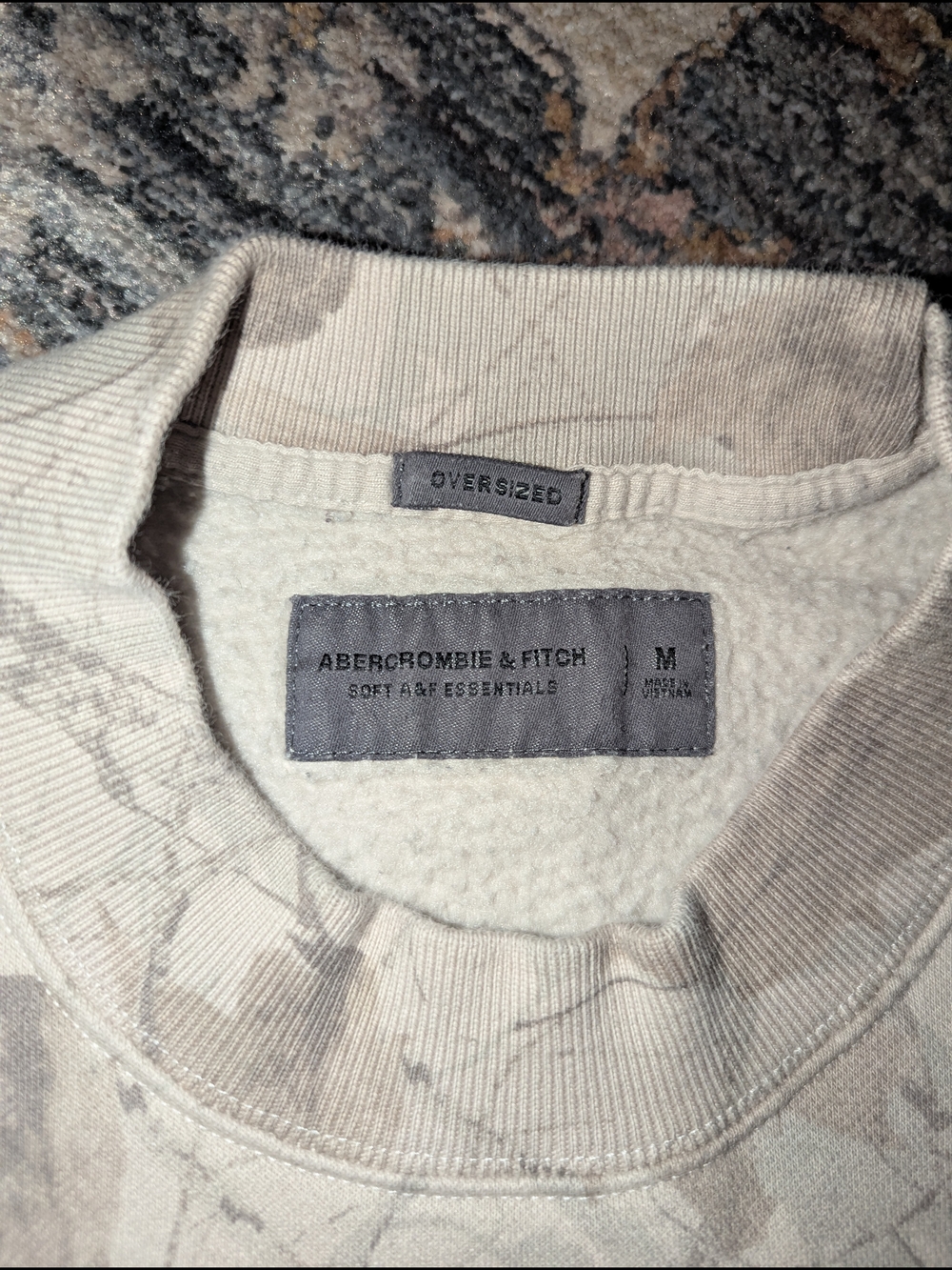 Abercrombie & Fitch Beige Camouflage Leaf-Print Crewneck Oversized Sweater - Picture 2 of 3